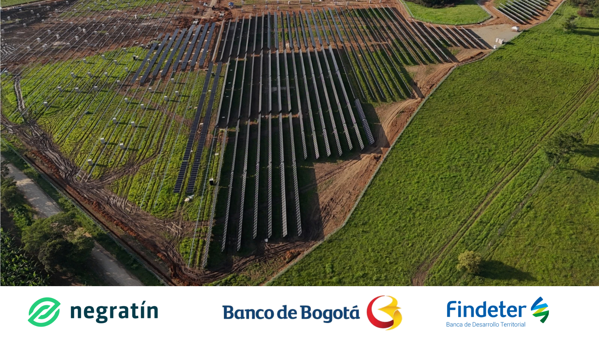 Proyecto solar de Negratín en el departamento del Meta, Colombia, durante su fase de construcción.